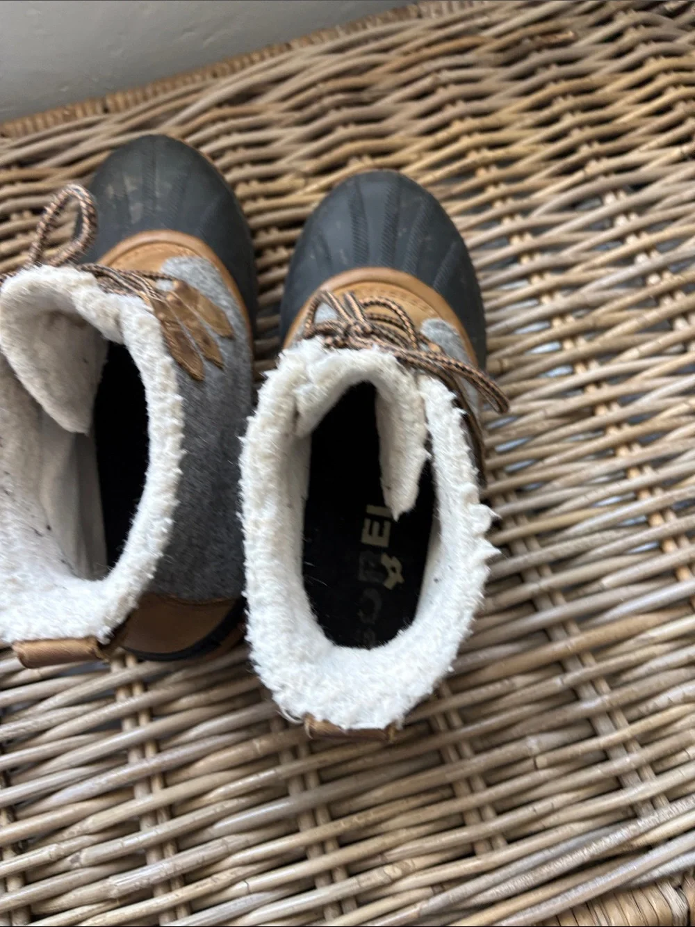 Sorel Out ‘N About Plus Felt Brown, Gray & Black Women's Insulated Boots Size 10 - Picture 5 of 9